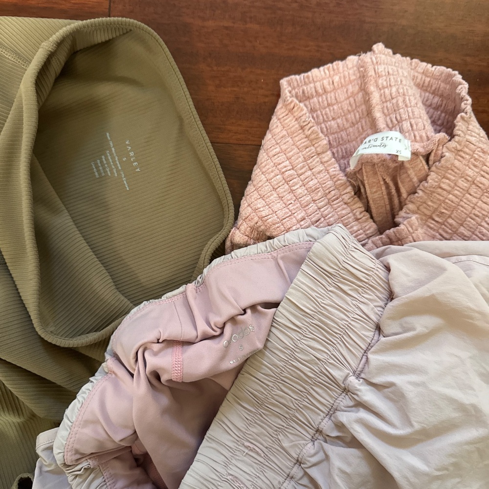 Lady’s preppy xs/sm workout bundle :) - Picture 5 of 10